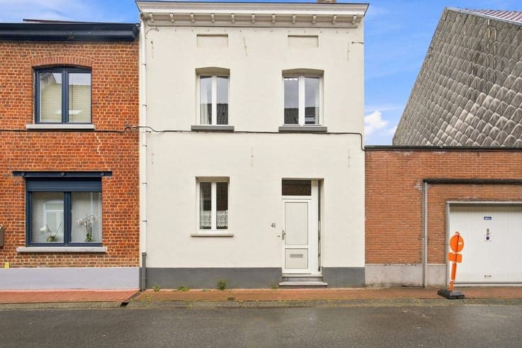 Renovation project full of potential in Sint-Genesius-Rode