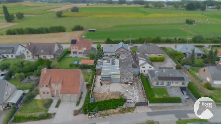 HERZELE - Ruime villa met magazijn op 16a18ca