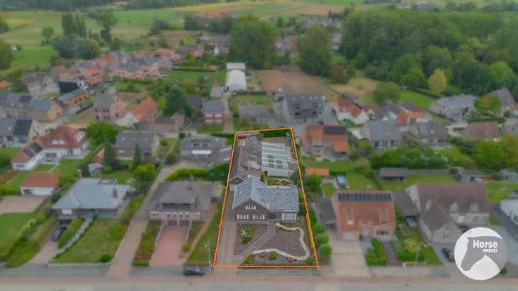 HERZELE - Ruime villa met magazijn op 16a18ca