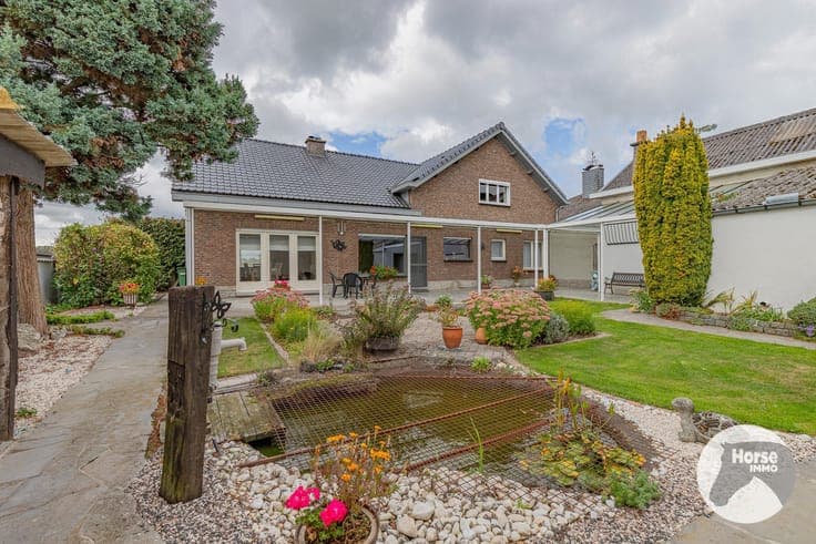 HERZELE - Ruime villa met magazijn op 16a18ca