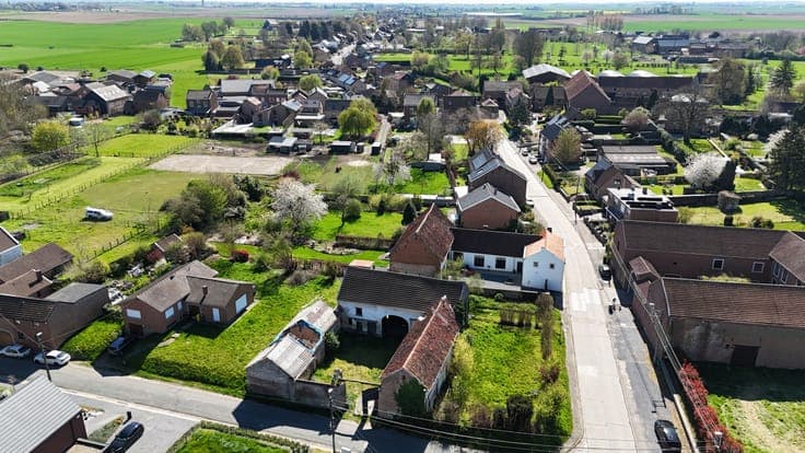 Magnificent square farmhouse in Momalle