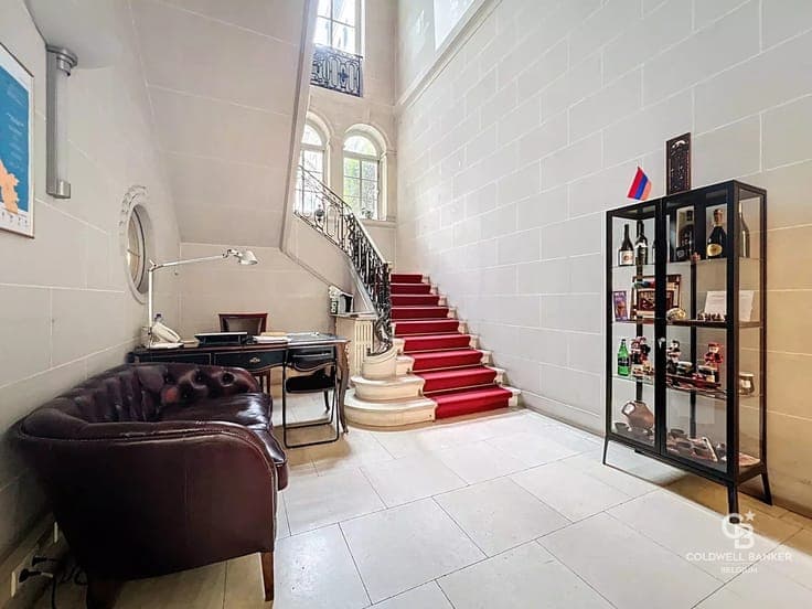 In the heart of the European quarter, a 550 m² mansion