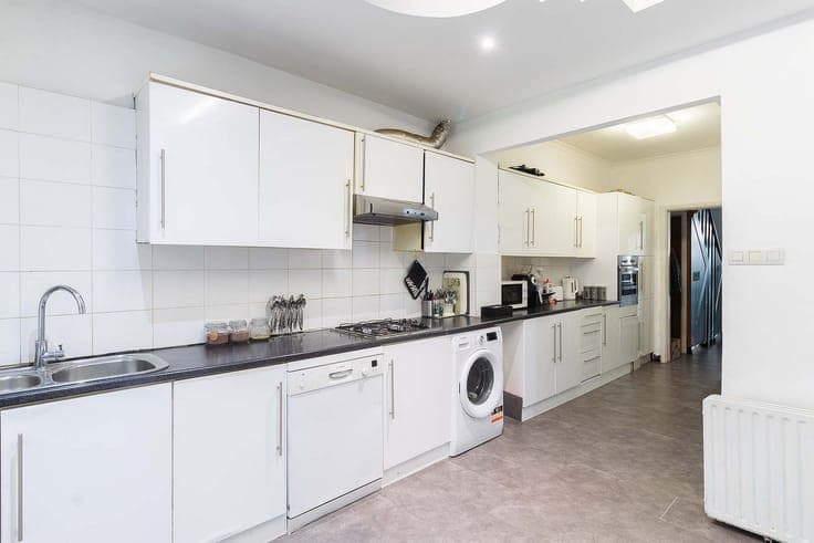 Ruime rijwoning met vijf slaapkamers en tuin