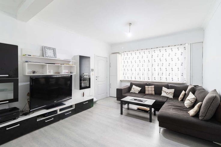 Ruime rijwoning met vijf slaapkamers en tuin