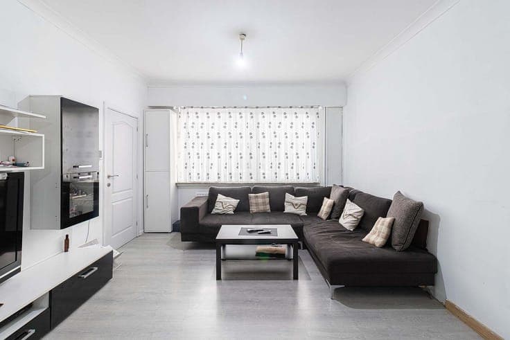 Ruime rijwoning met vijf slaapkamers en tuin