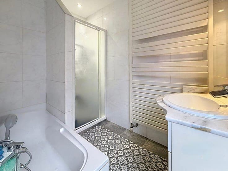 Spacious 4-bedroom house with studio