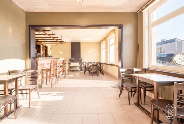 Commercial property with house & parking