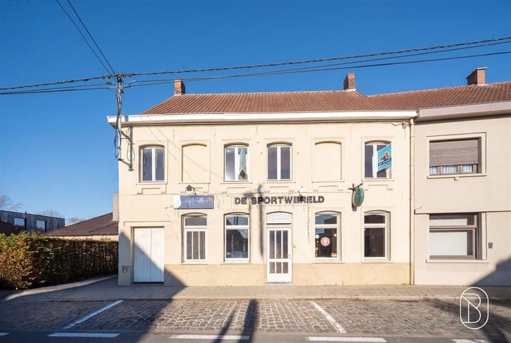 Commercial property with house & parking