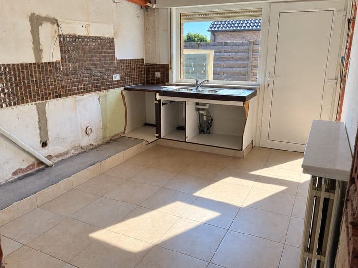 Uitstekend gelegen bungalow met 3 slaapkamers, garage, tu...