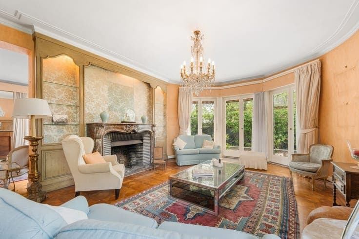 RIANTE TE RENOVEREN VILLA MET 512 m² VLOEROPPERVLAKTE