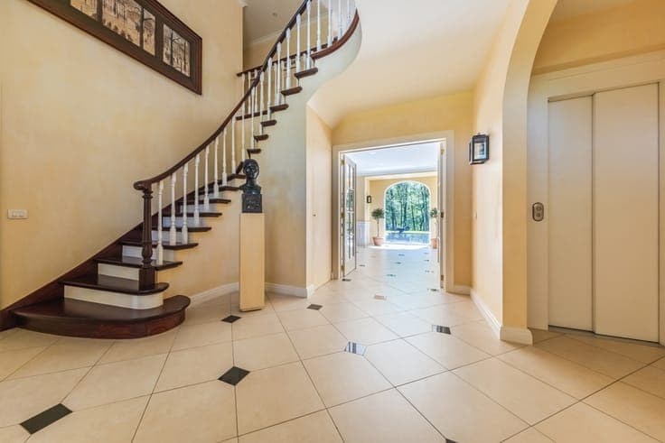 Prestigious residence on a south facing estate
