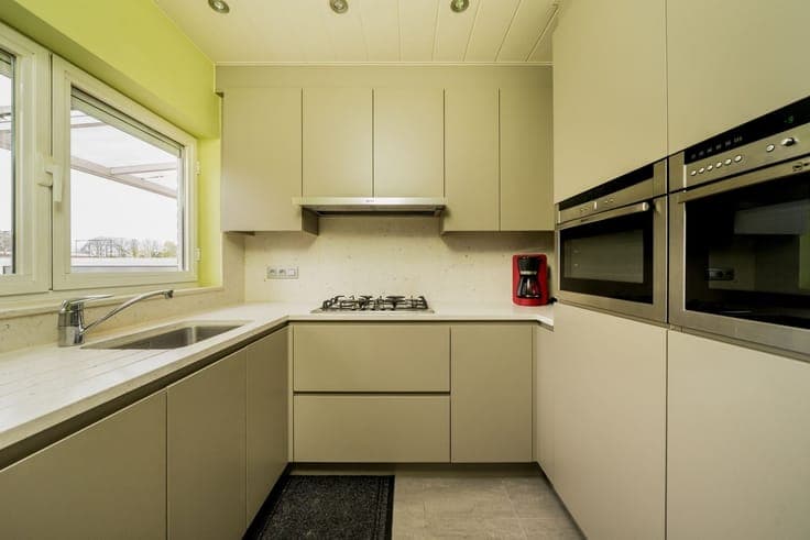 Move-in ready bell- floor apartment with garage, garden and