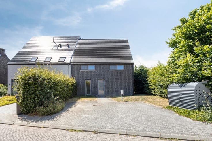 5-bedroom house with an office and a lovely garden!