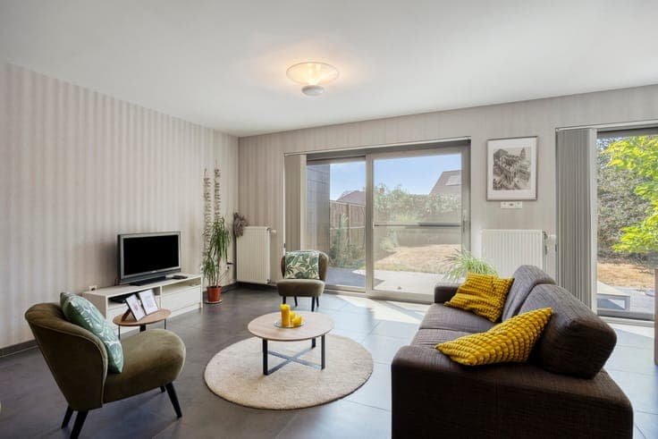 5-bedroom house with an office and a lovely garden!