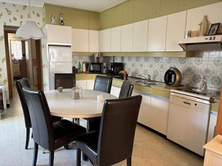Te moderniseren halfopen woning met 2 slaapkamers (meer m...