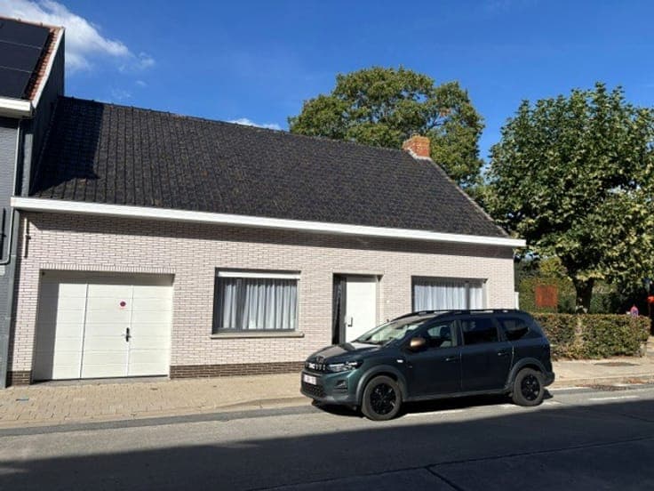 Te moderniseren halfopen woning met 2 slaapkamers (meer m...