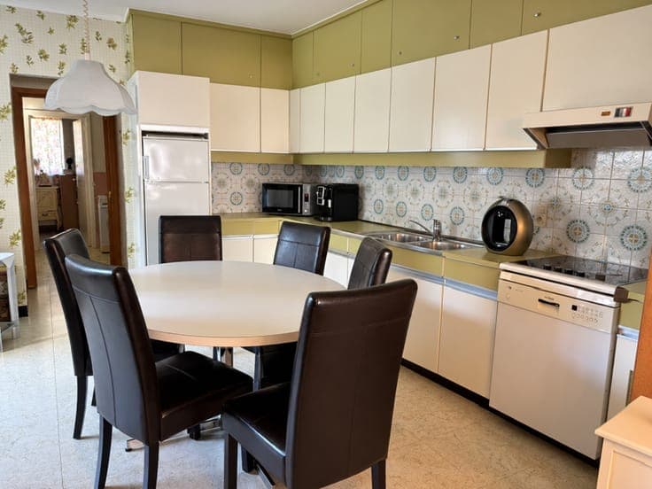 Te moderniseren halfopen woning met 2 slaapkamers (meer m...