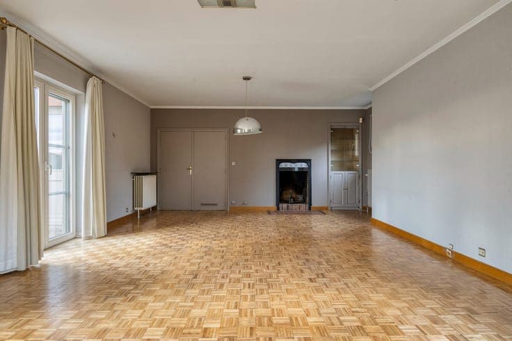 Gezinswoning met 6 slaapkamers op een perceel van 12a