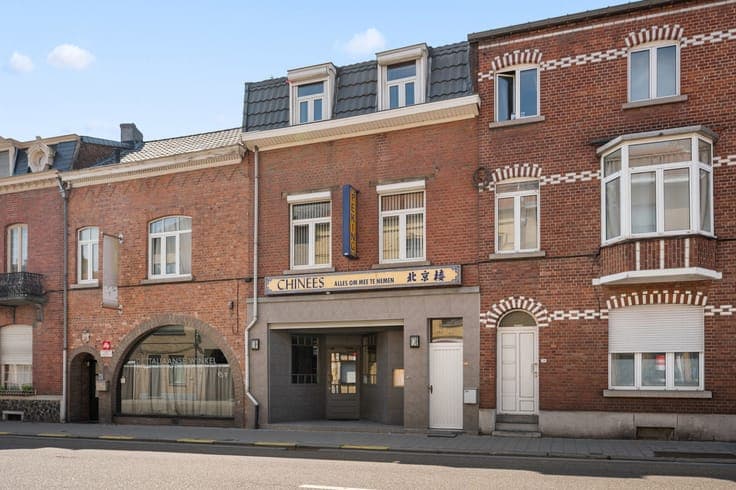 Commercial-residential property in a strategic location
