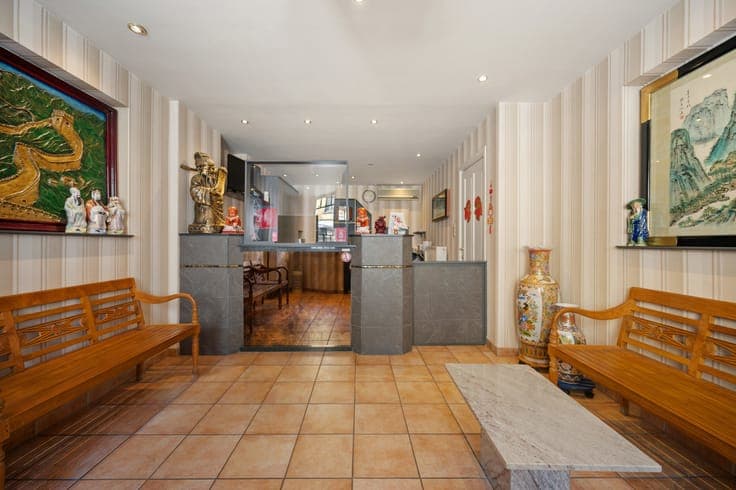 Commercial-residential property in a strategic location