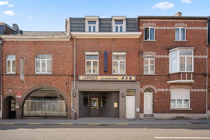 Commercial-residential property in a strategic location