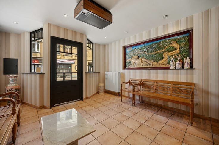 Commercial-residential property in a strategic location