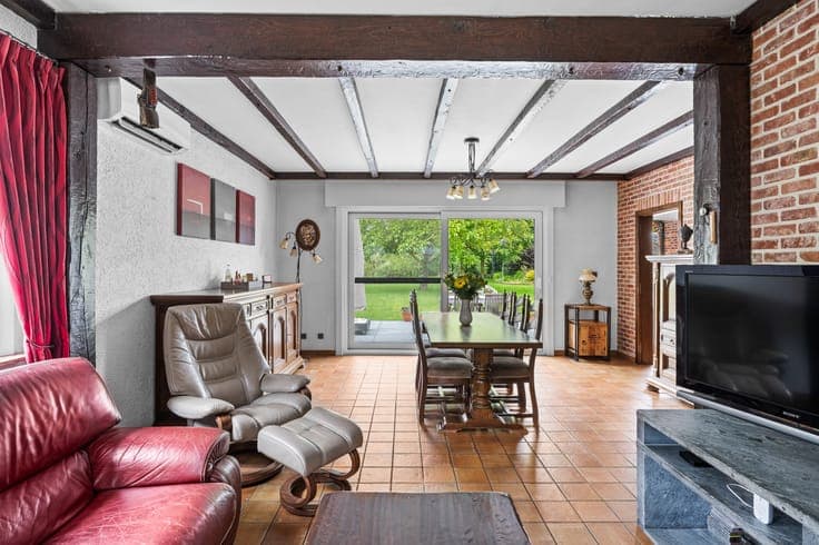 Spacious family villa in charming and idyllic Nokere!