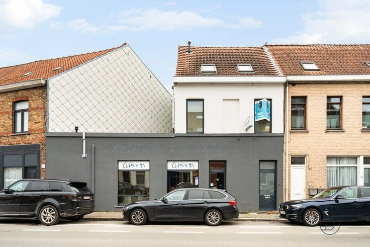 Topgelegen handelspand met verhuurd duplexappartement