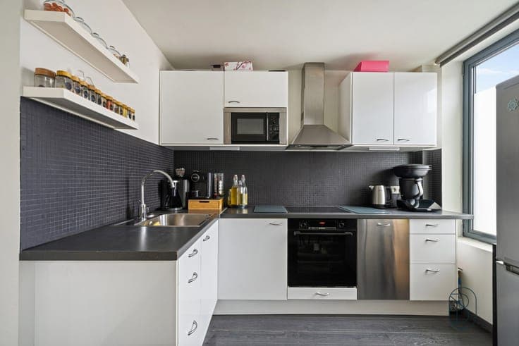 Topgelegen handelspand met verhuurd duplexappartement