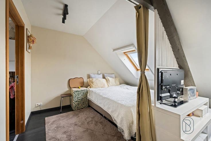Topgelegen handelspand met verhuurd duplexappartement
