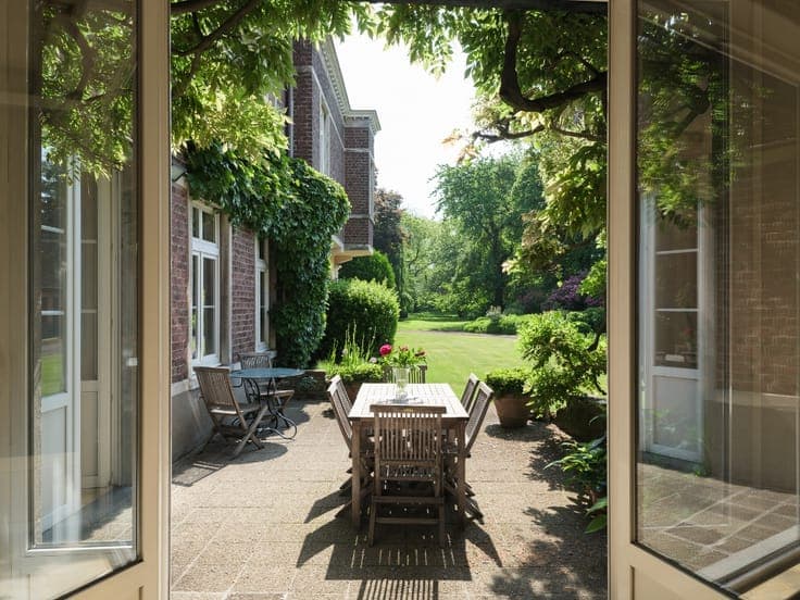Bijzonder ruime en karaktervolle herenwoning met prachtig...