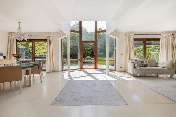 5-bedroom architect-designed villa with pool – Domaine du Be