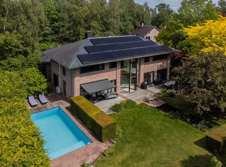 5-bedroom architect-designed villa with pool – Domaine du Be