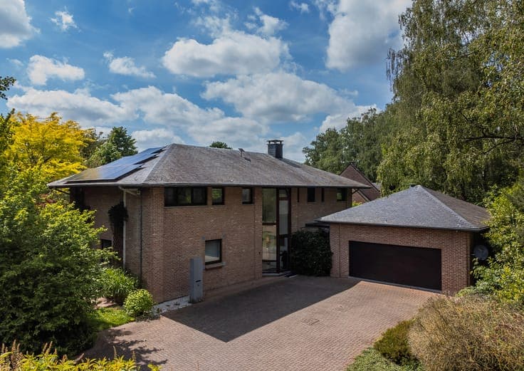 5-bedroom architect-designed villa with pool – Domaine du Be
