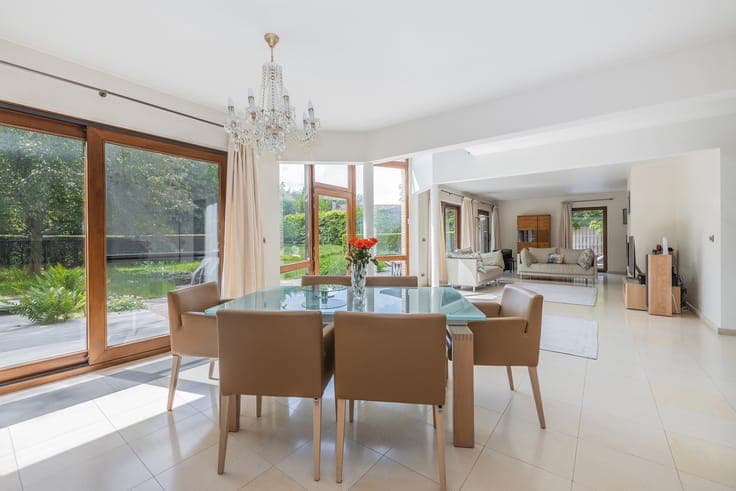 5-bedroom architect-designed villa with pool – Domaine du Be
