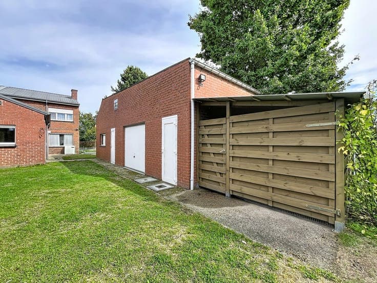 Ruim halfopen huis te koop in Maldegem met 3 slaapkamers ...