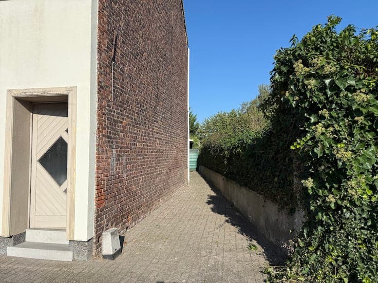 QUIETLY LOCATED, PARTLY RENOVATED FAMILY HOME WITH 3 BEDROOM