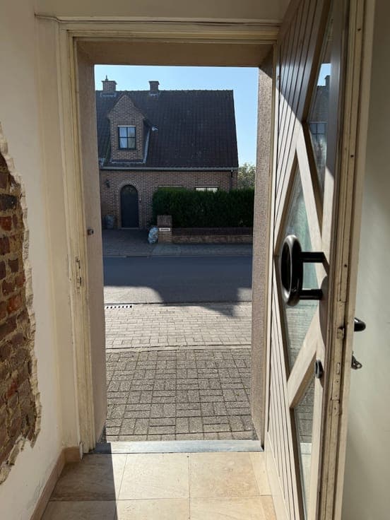 QUIETLY LOCATED, PARTLY RENOVATED FAMILY HOME WITH 3 BEDROOM