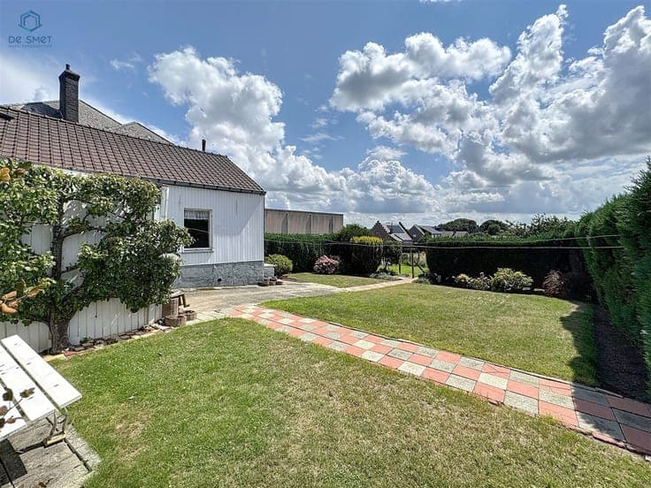 House to Renovate with 4 Bedrooms, Garage & Beautiful Garden