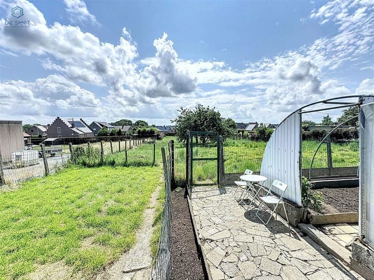 House to Renovate with 4 Bedrooms, Garage & Beautiful Garden