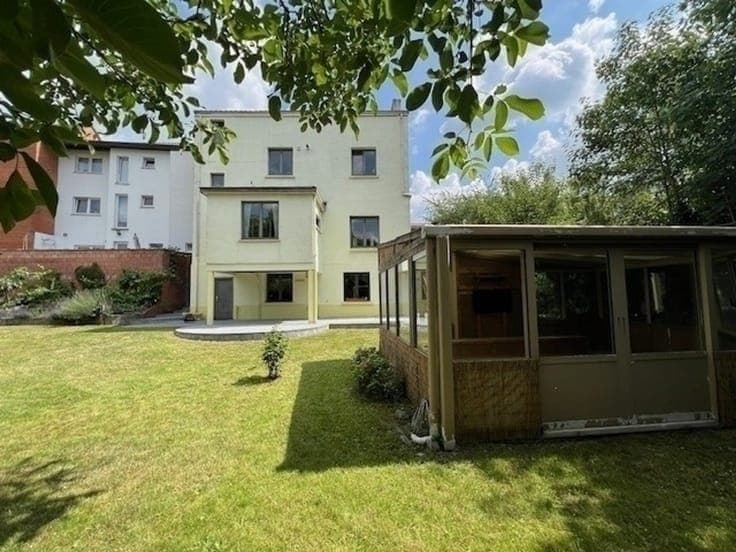 Karakterwoning met 5 slpks, autostaanplaats en grote tuin!