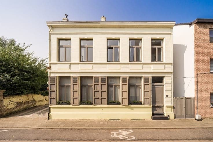 Karakterwoning met 5 slpks, autostaanplaats en grote tuin!