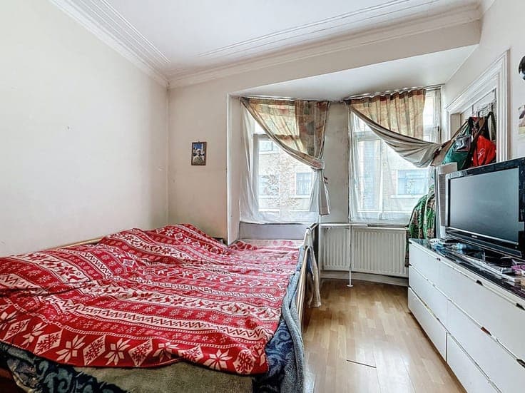 Investment property comprising 4 recognised units