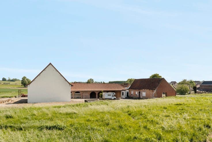 Authentieke vierkantshoeve op 8.064 m², ENORM VEEL POTENTIEE