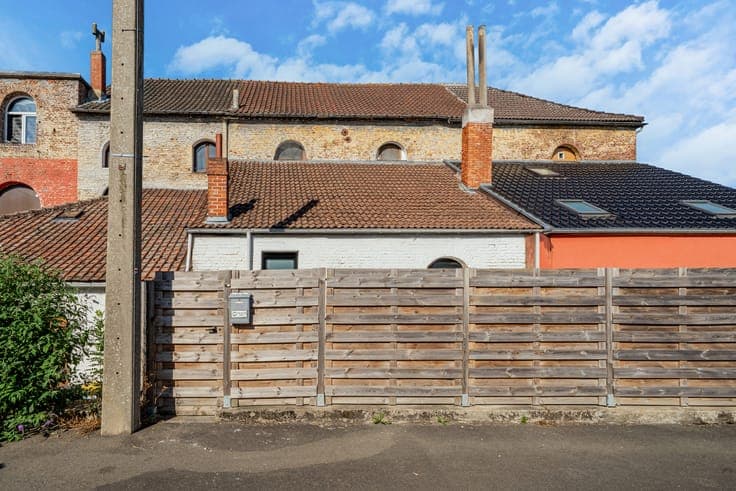 House in Dour