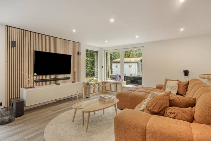 Open building with four bedrooms and beautiful garden in Wuu