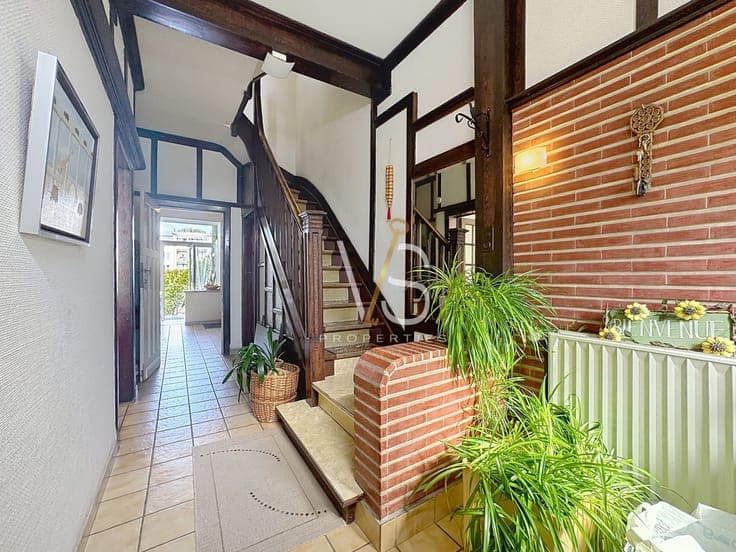 CHARMING SINGLE-FAMILY HOME WITH GARDEN AND GARAGE!