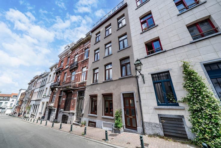 2-bedroom single-family house with rooftop terrace