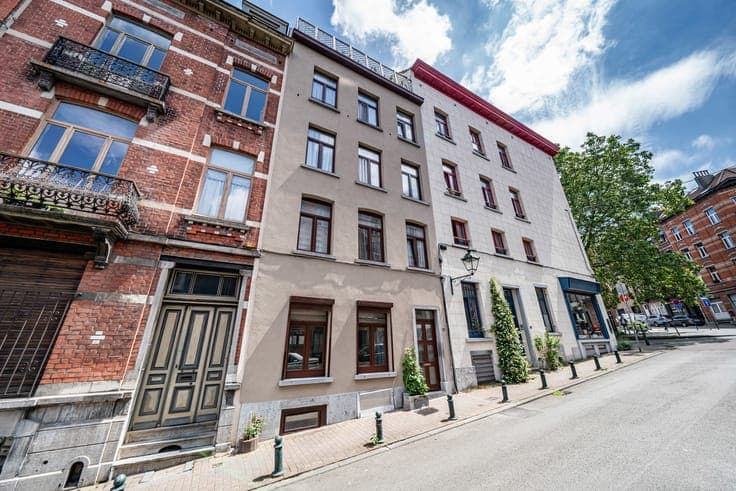 2-bedroom single-family house with rooftop terrace