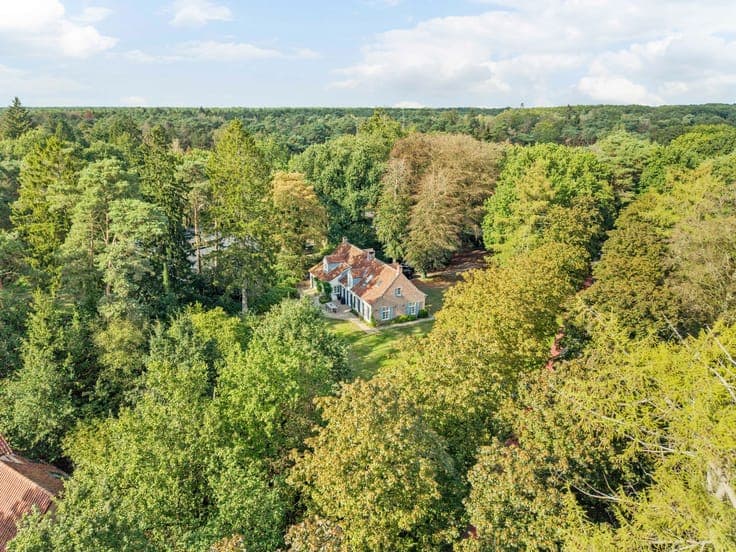Characterful villa on approximately 3,743 m² in Schilde